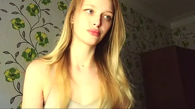 Snapshot of Evvie_Summn1 chatting on May 24, 2026, 7:30 am Evvie Summn1 online show from May 24, 2026, 7:30 am