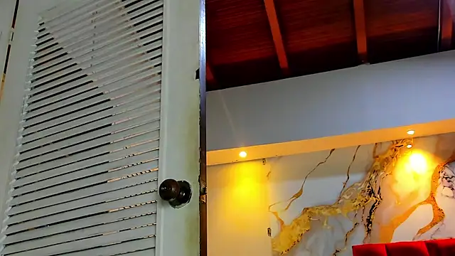 MAISE HILL1 online show from November 6, 2025, 1:15 pm