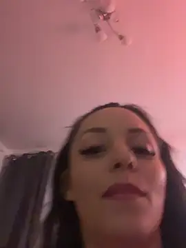 Snapshot of Chiara0102 chatting on May 18, 2026, 8:02 pm Chiara0102 online show from May 18, 2026, 8:02 pm