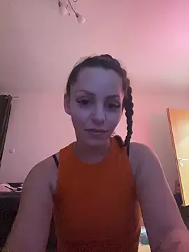 Snapshot of Chiara0102 chatting on May 10, 2026, 9:49 pm Chiara0102 online show from May 10, 2026, 9:49 pm