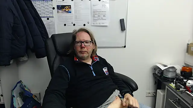 VSteph online show from November 26, 2025, 4:18 pm