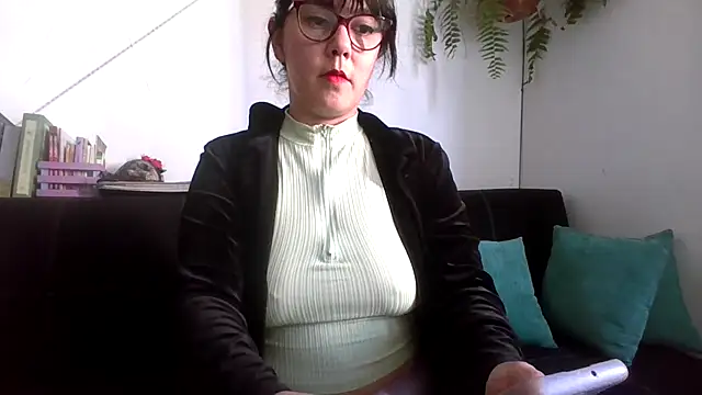 Snapshot of Tiramisu89 chatting on February 3, 2026, 10:04 pm Tiramisu89 online show from February 3, 2026, 10:04 pm