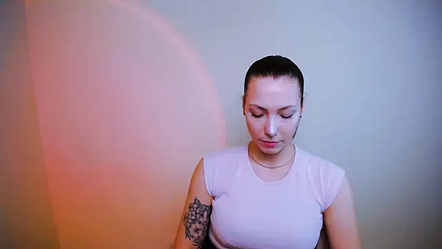 VanessaMay  online show from January 7, 2025, 9:46 pm