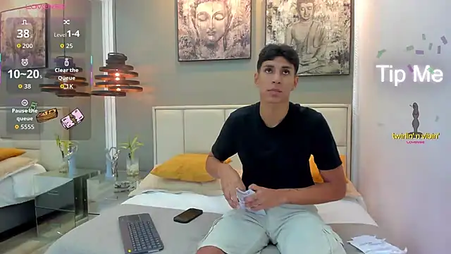 kieran derek online show from November 15, 2025, 3:54 am