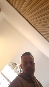 Gianlucazeis online show from April 18, 2026, 1:57 pm