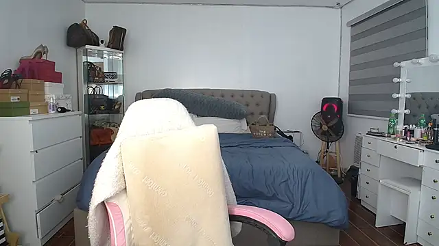 aya saki online show from November 7, 2025, 9:47 am