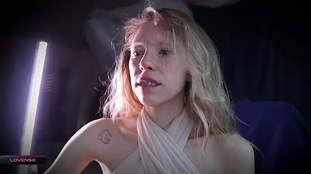  Phantom thread  online show from November 6, 2025, 9:57 am