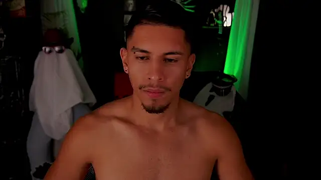 Aaronfox x online show from October 22, 2025, 2:22 am