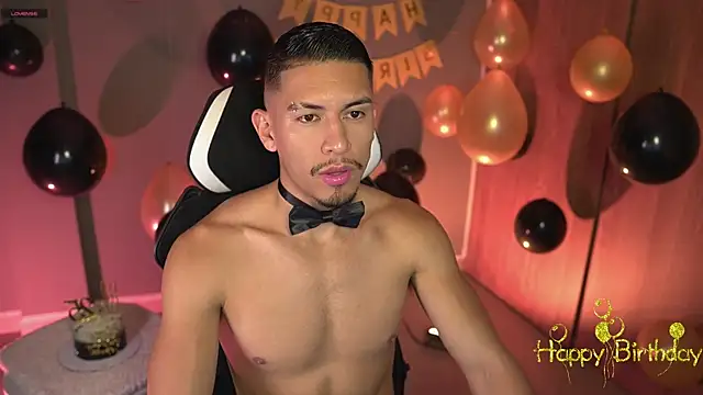 Snapshot of Aaronfox_x chatting on May 1, 2026, 5:01 am Aaronfox x online show from May 1, 2026, 5:01 am