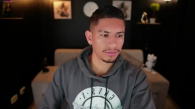 Aaronfox x online show from November 28, 2025, 9:09 am