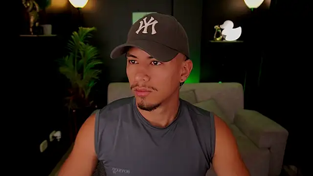 Aaronfox x online show from November 3, 2025, 10:52 am