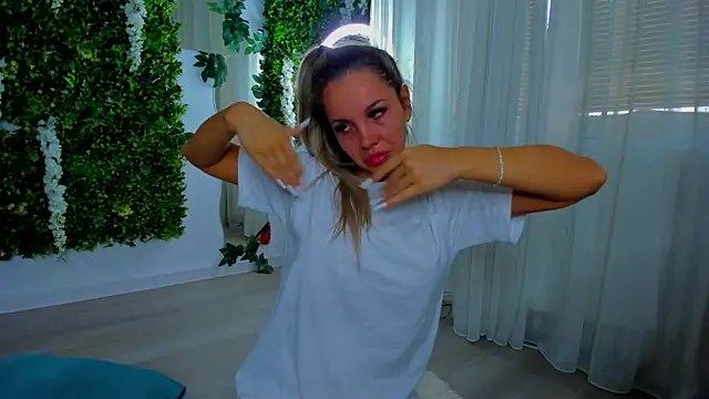 Snapshot of VivienCarter chatting on September 14, 2025, 6:36 am VivienCarter online show from September 14, 2025, 6:36 am