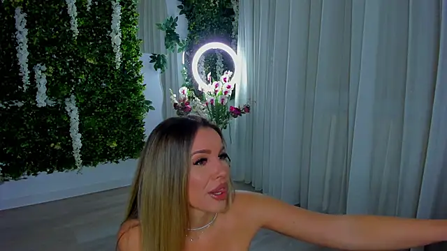 Snapshot of VivienCarter chatting on February 6, 2026, 3:57 am VivienCarter online show from February 6, 2026, 3:57 am