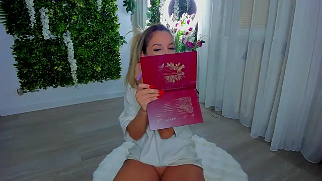 Snapshot of VivienCarter chatting on January 10, 2026, 2:29 am VivienCarter online show from January 10, 2026, 2:29 am