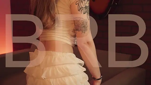 EllieCutes online show from April 10, 2026, 8:21 am