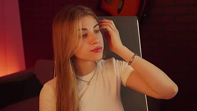 EllieCutes online show from March 15, 2025, 5:52 am