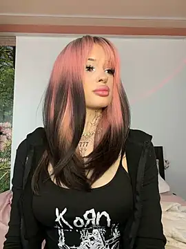 madelinexx online show from March 25, 2026, 2:16 pm