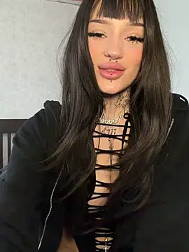 madelinexx online show from May 10, 2026, 2:08 pm