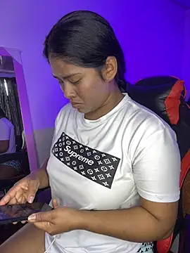 Snapshot of hurren_pasha chatting on April 9, 2026, 12:44 pm hurren pasha online show from April 9, 2026, 12:44 pm