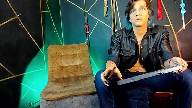 Snapshot of MillersKink chatting on February 12, 2026, 9:58 pm MillersKink online show from February 12, 2026, 9:58 pm