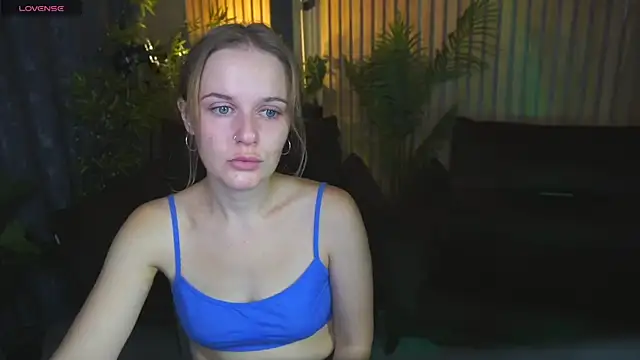 Snapshot of MaribelRiverr_ chatting on October 17, 2025, 5:44 am MaribelRiverr online show from October 17, 2025, 5:44 am