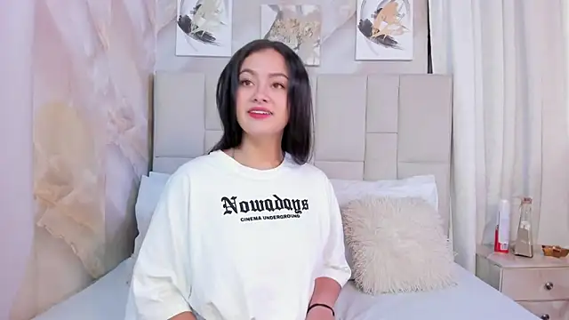 Jaslyn  Smith online show from February 2, 2026, 4:17 pm