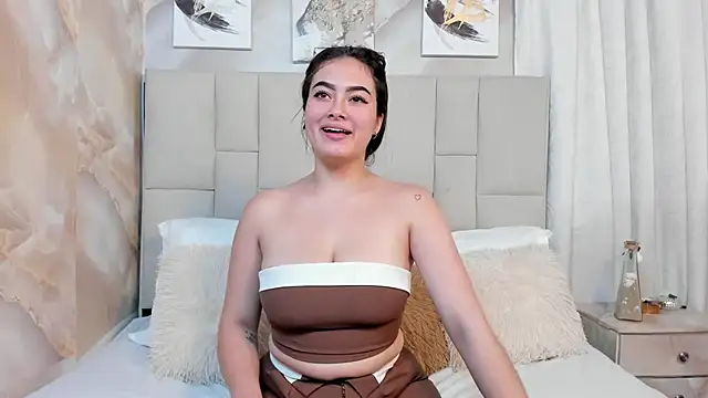 Jaslyn  Smith online show from October 22, 2025, 4:17 pm