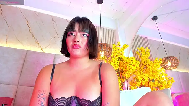 Snapshot of KimVelezz chatting on April 14, 2026, 7:19 pm KimVelezz online show from April 14, 2026, 7:19 pm