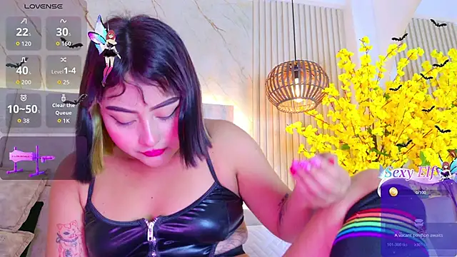 KimVelezz online show from May 21, 2026, 4:48 pm