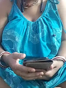 miss-Riy online show from June 3, 2026, 4:44 pm
