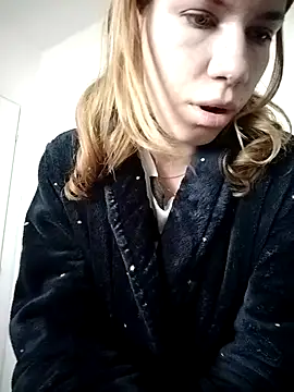 EvaRush online show from November 6, 2025, 9:57 am