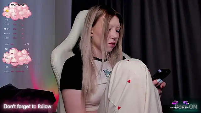 takeyourmolly online show from March 13, 2026, 7:24 am