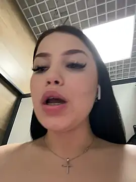 Snapshot of Chloe__Moon chatting on January 31, 2025, 10:21 pm Chloe Moon online show from January 31, 2025, 10:21 pm