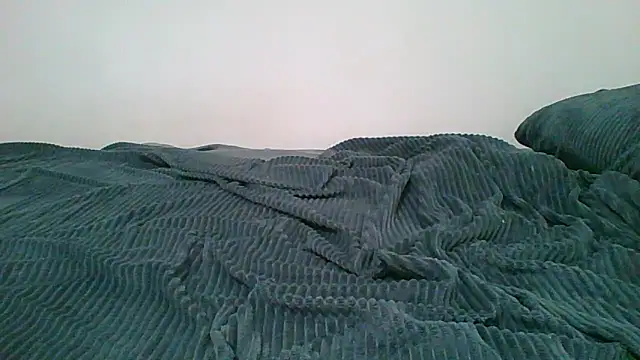 Snapshot of Emma_99 chatting on April 5, 2026, 12:23 pm Emma 99 online show from April 5, 2026, 12:23 pm