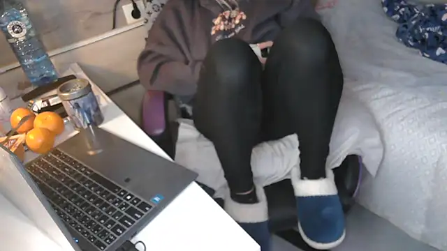 LaRa forU online show from November 27, 2025, 3:56 pm