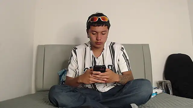 Snapshot of alex-lover chatting on February 25, 2026, 2:56 am alex-lover online show from February 25, 2026, 2:56 am