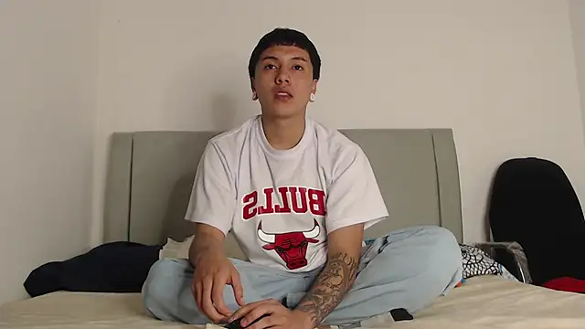 Snapshot of alex-lover chatting on February 12, 2026, 2:22 am alex-lover online show from February 12, 2026, 2:22 am