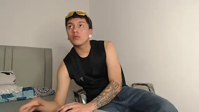 Snapshot of alex-lover chatting on February 15, 2026, 4:35 am alex-lover online show from February 15, 2026, 4:35 am