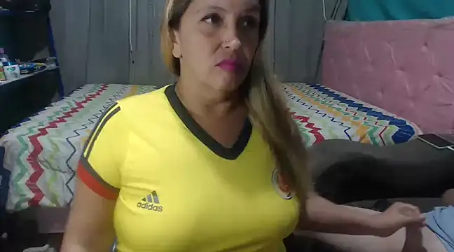 Snapshot of mom_son_dirty chatting on March 21, 2025, 12:18 am mom son dirty online show from March 21, 2025, 12:18 am