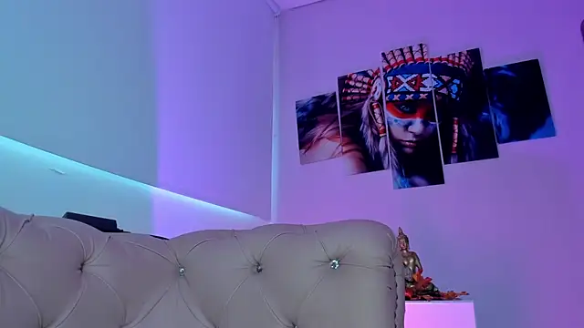 Isabella Flowers online show from November 9, 2025, 9:08 pm