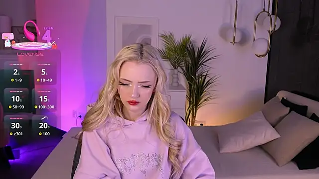 EmilyAir online show from November 13, 2025, 4:22 pm