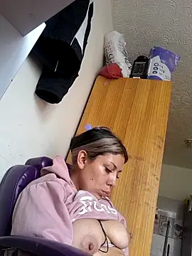 Sweel Leyva18 online show from November 24, 2025, 8:09 pm