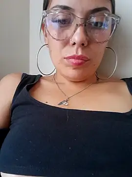 Snapshot of Sweel_Leyva18 chatting on March 3, 2025, 8:11 pm Sweel Leyva18 online show from March 3, 2025, 8:11 pm