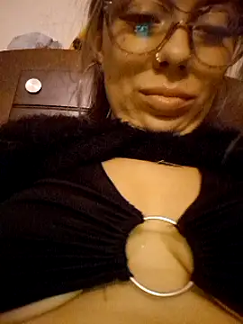 Snapshot of Sweel_Leyva18 chatting on March 8, 2025, 4:56 am Sweel Leyva18 online show from March 8, 2025, 4:56 am