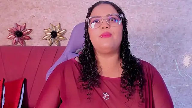 Snapshot of juli_2tyes chatting on November 12, 2025, 3:54 am juli 2tyes online show from November 12, 2025, 3:54 am