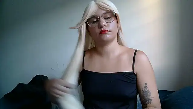 Snapshot of Scarlett-Leh chatting on July 18, 2026, 8:39 pm Scarlett-Leh online show from July 18, 2026, 8:39 pm