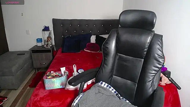 girl naugthy online show from November 5, 2025, 2:03 am