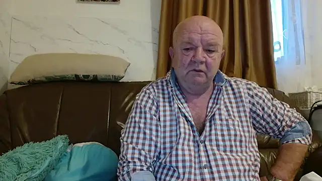 fullballs6 online show from March 3, 2026, 4:41 am