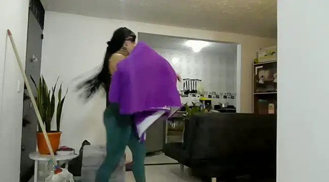 Snapshot of TinnaDawsom chatting on March 2, 2025, 5:01 am TinnaDawsom online show from March 2, 2025, 5:01 am