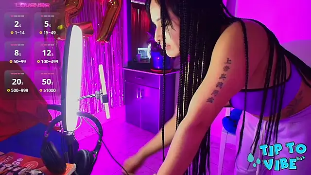 Snapshot of TinnaDawsom chatting on March 7, 2025, 9:59 pm TinnaDawsom online show from March 7, 2025, 9:59 pm